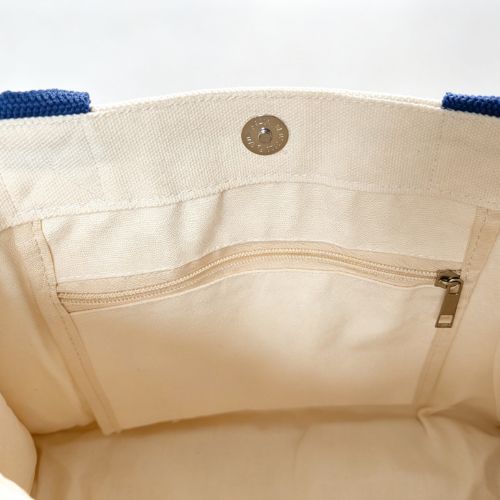 Interior details of the tote bag